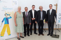 Prof. Heiner Bielefeldt (2. von rechts), Magelone Diehl-Zahner, stellvertretende Vorsitzende, Gerhard Mager, Geschäftsführer, Christoph Kochmann, stellvertretender Vorsitzender, Martin Behringer, Vorsitzender (von links)
